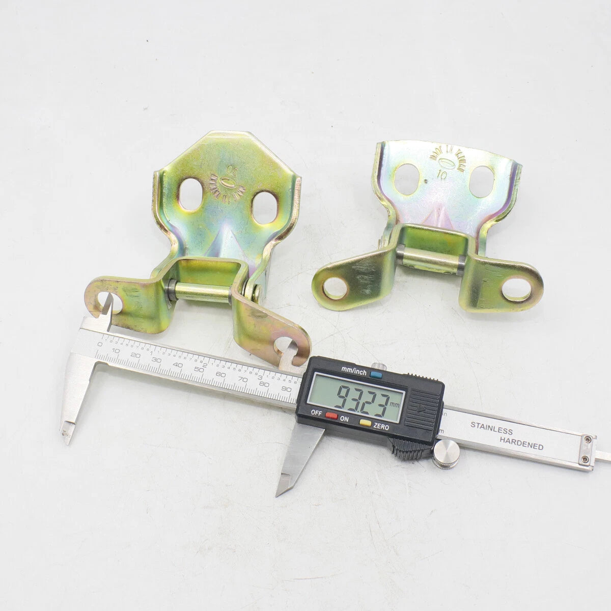 Front Door Hinge for Toyota Hilux LN50 LN60 LN65 RWD AWD 1983-1991