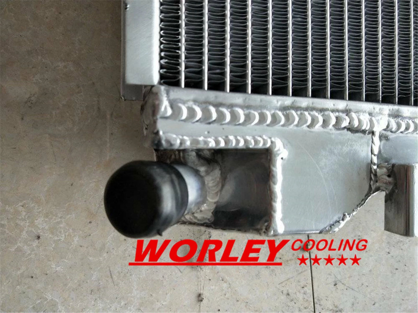 Aluminum Radiator for Ford Explorer MK3 U152 4.0L V6, 4.6L V8 (2002-2005)