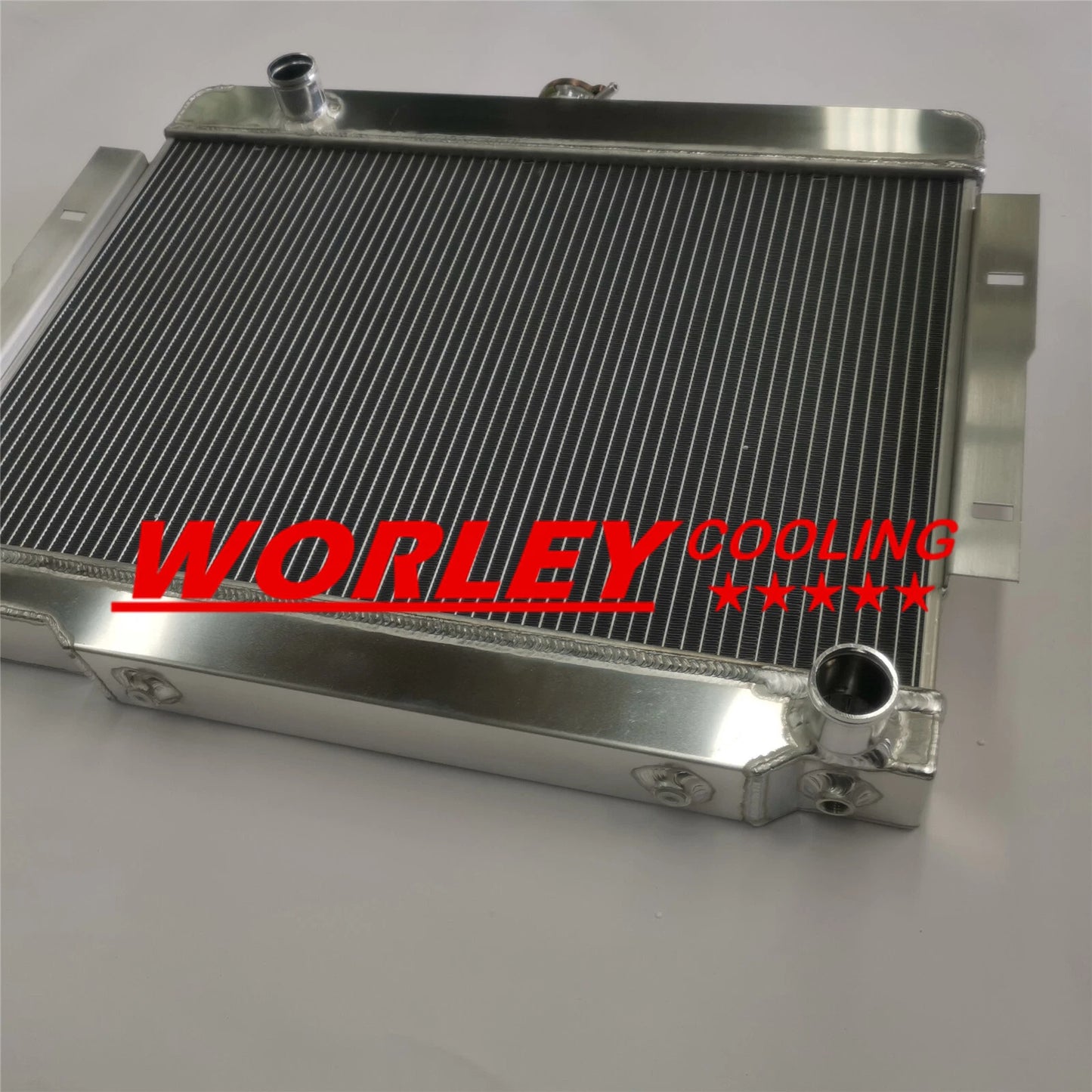 44mm Aluminum Radiator & Fan for Jeep CJ7 3.8L 4.2L 5.0L (1976-1986)