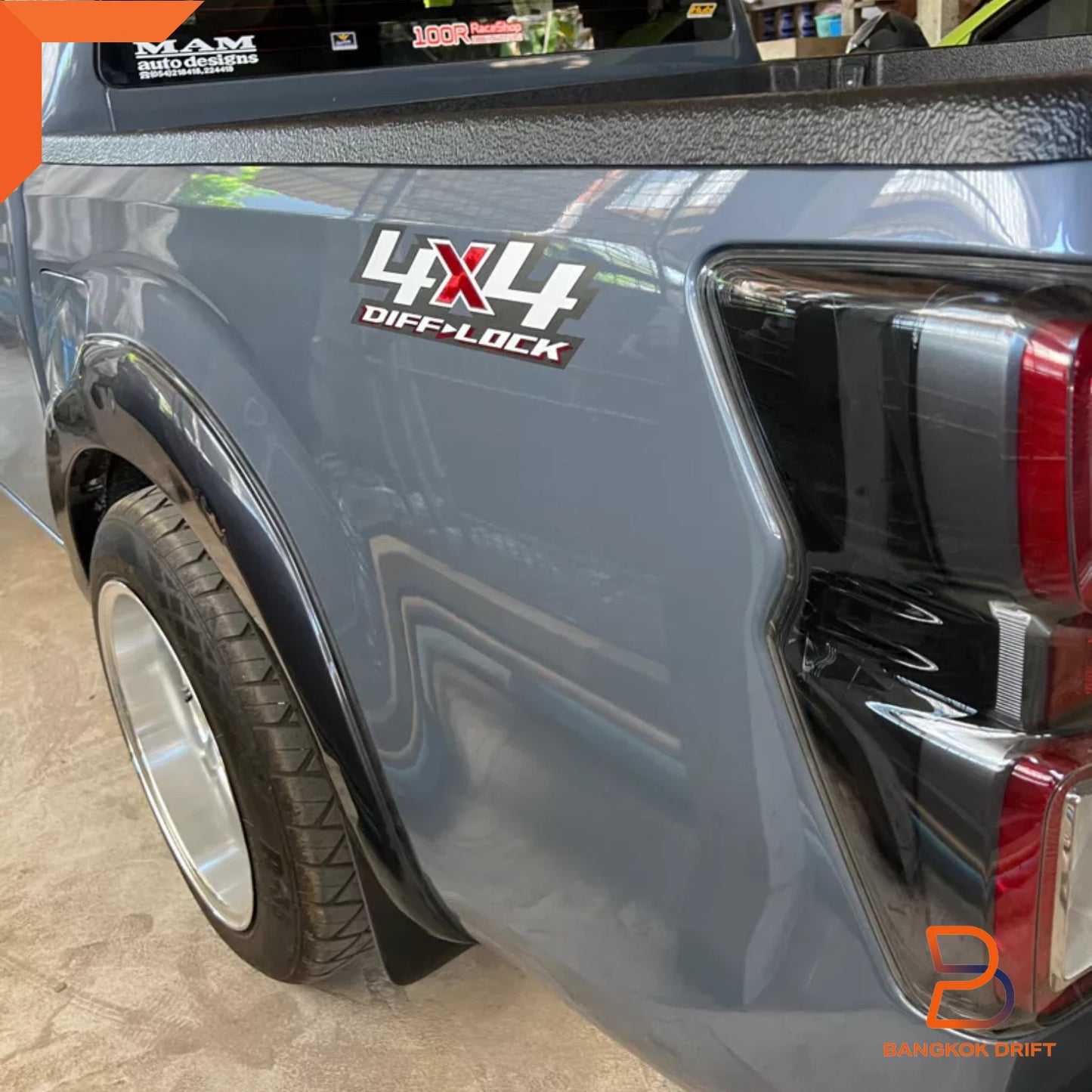 4x4 Diff Lock Side Rear Body Adhesive Sticker Decal for Isuzu D-Max (20-24)