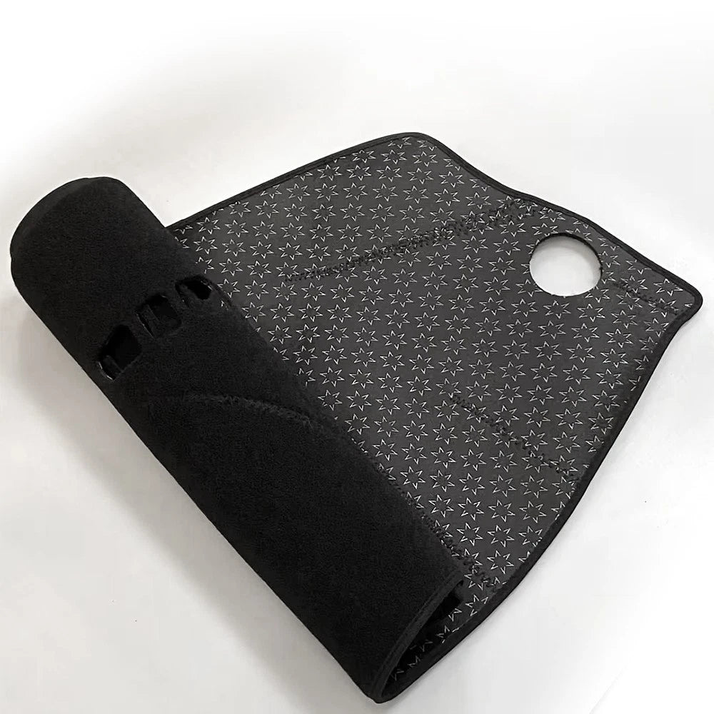 Dash Mat / Non-Slip Black / Dash Mat for Golf 4 MK4 (1997–2003)