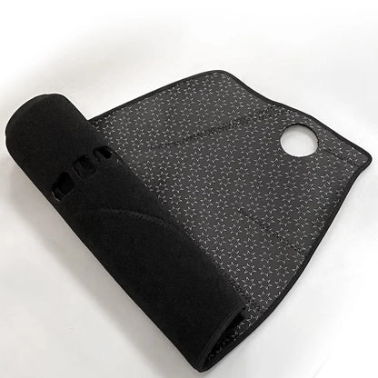 Dash Mat / Non-Slip Black / Dash Mat for Golf 4 MK4 (1997–2003)