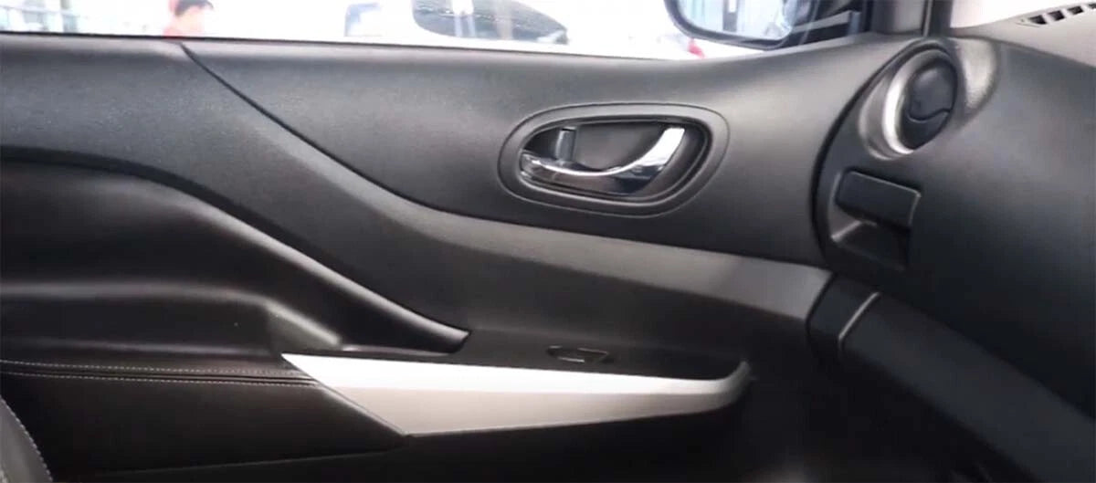 2 x Inner Door Handles Gray Chrome for Nissan Navara NP300 D23 (2015-2023)