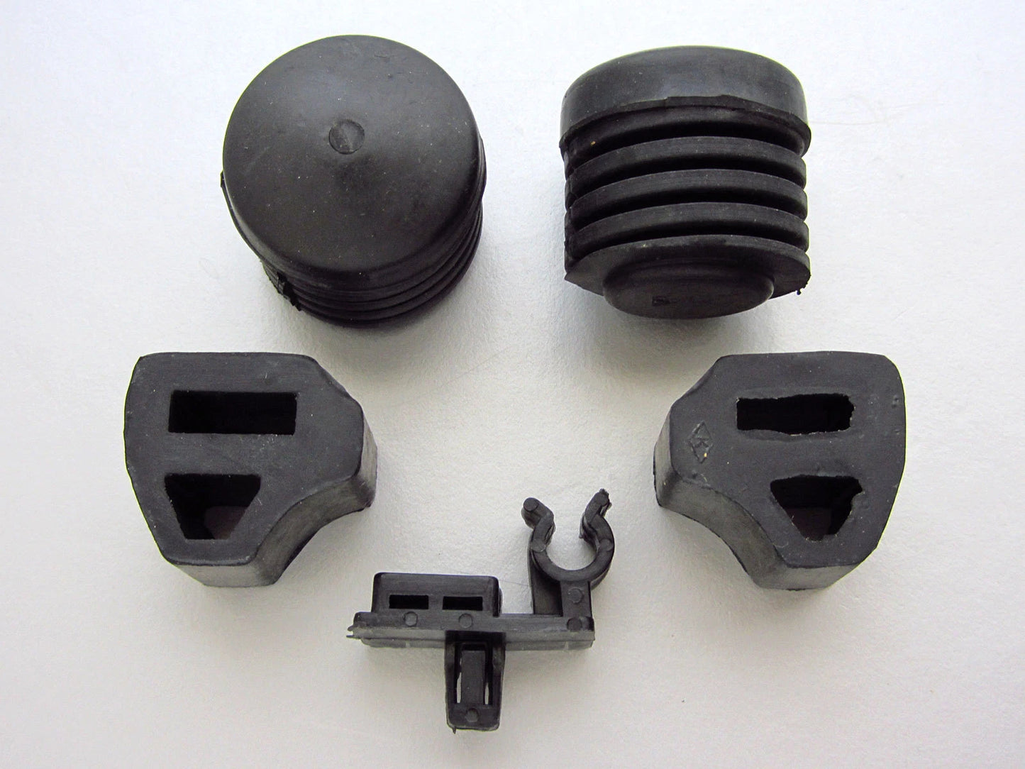 Isuzu TF TFR Trooper Holden Rodeo Hood Bonnet Rubber Bumper & Prop Rod Clamp