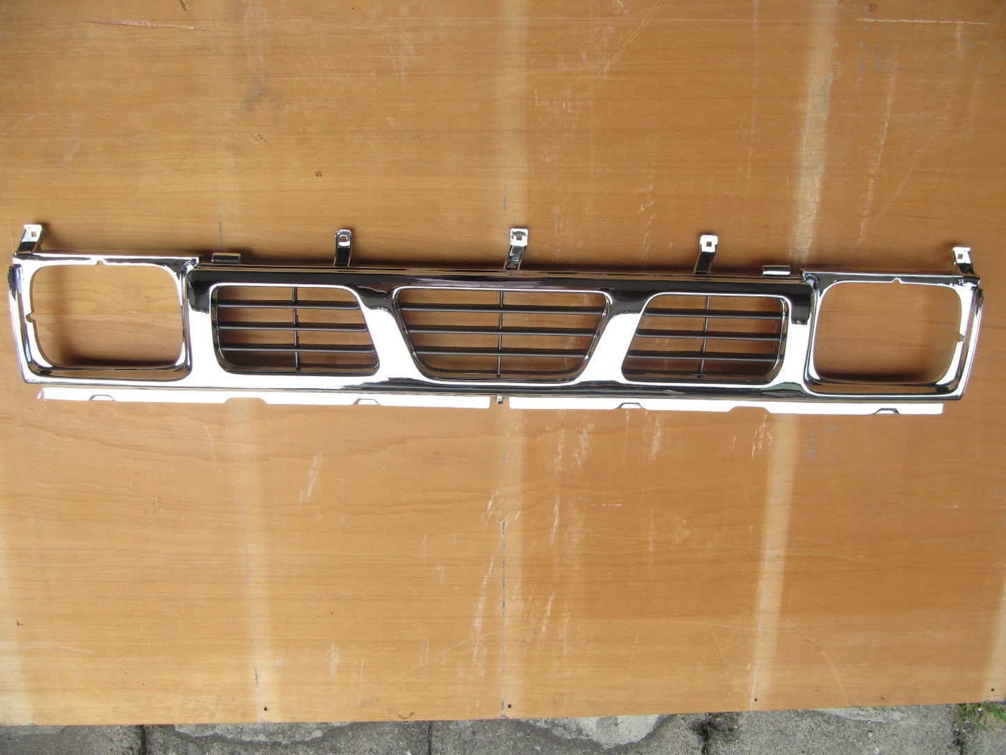 Chrome Grill for Nissan Navara D21 Pickup (1992-1997)