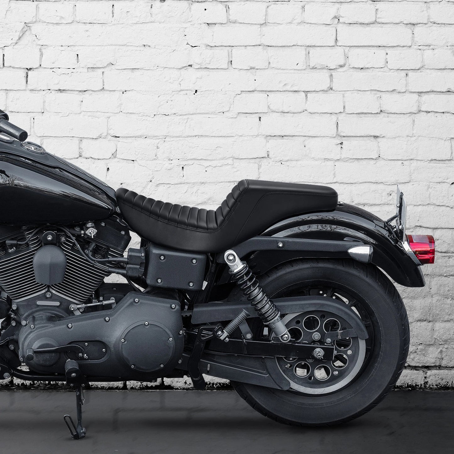 Driver & Passenger Seats for Harley Dyna Low Rider Super Glide FXD (1996-2003)