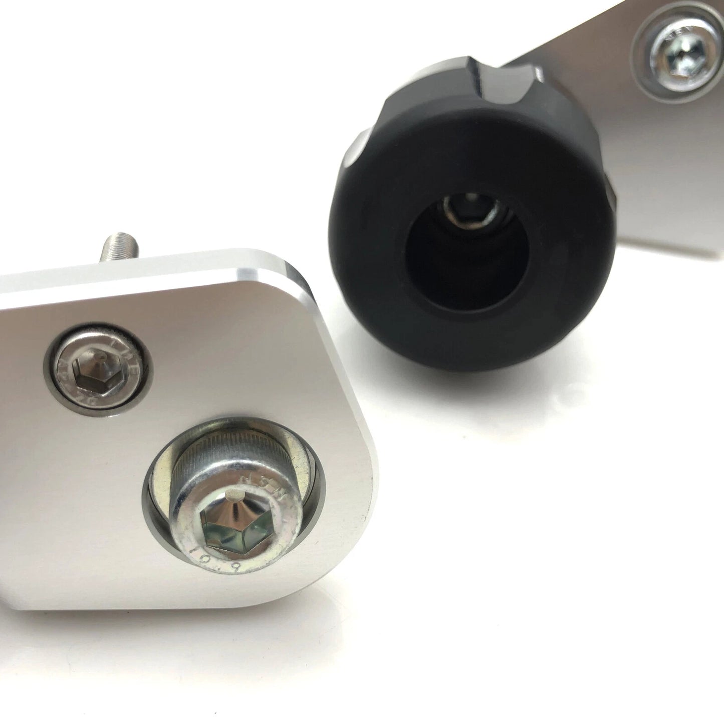 Silver Crash Bobbins Sliders Kit for SUZUKI GSX-R1000 (2017-2022)