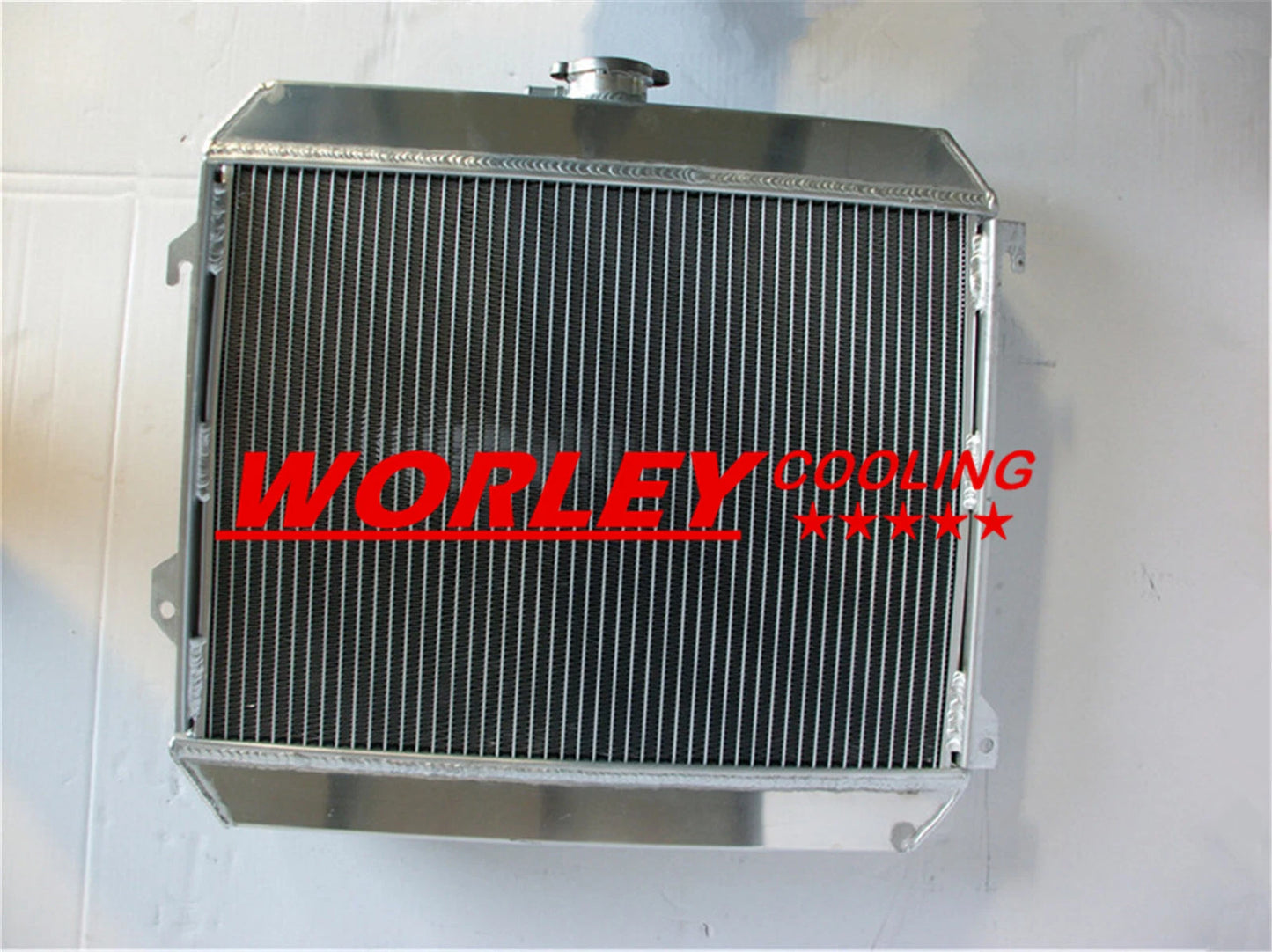 3 Row Aluminum Radiator for Datsun 510 610 620 710 720 (1970-1986)