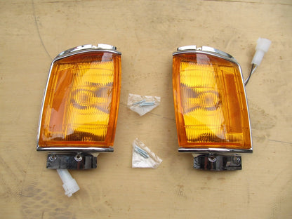 Corner Lamp Signal Light 2 x FOR Toyota Hilux (1984-1988)