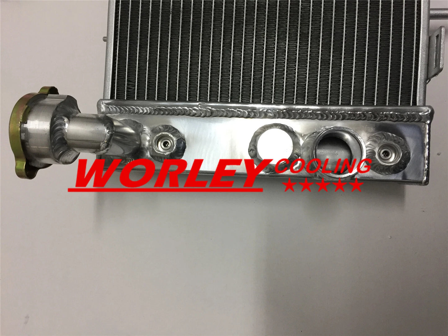 3 Row Aluminum Radiator + 10" Fan for Jeep Cherokee XJ/Wagoneer (1991-2001)