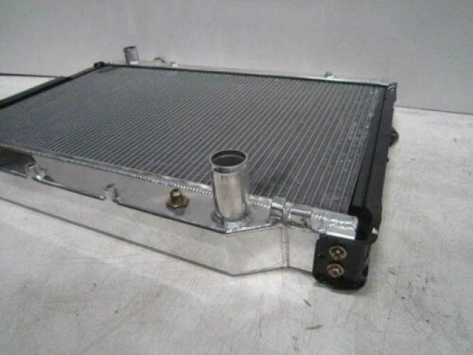3 Row Radiator for Toyota Landcruiser HZJ80 (1990-1998)