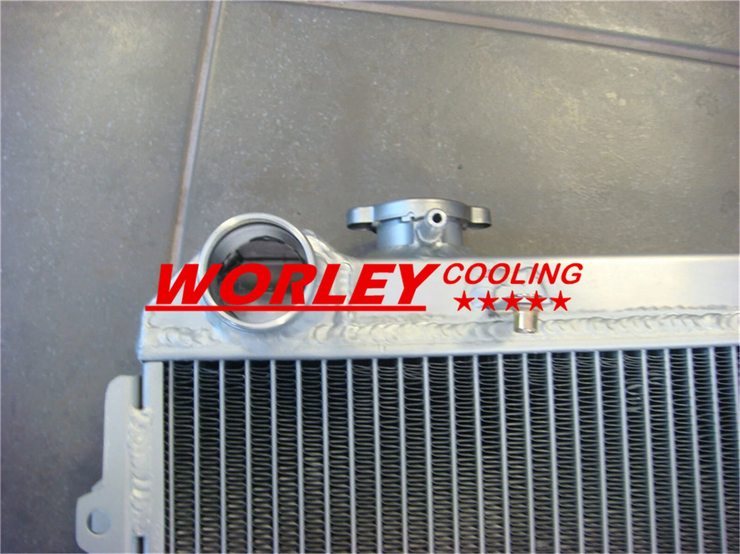 Radiator + Shroud for Toyota Hilux Surf KZN130 1KZ-TE 93-95 (1993-1995)