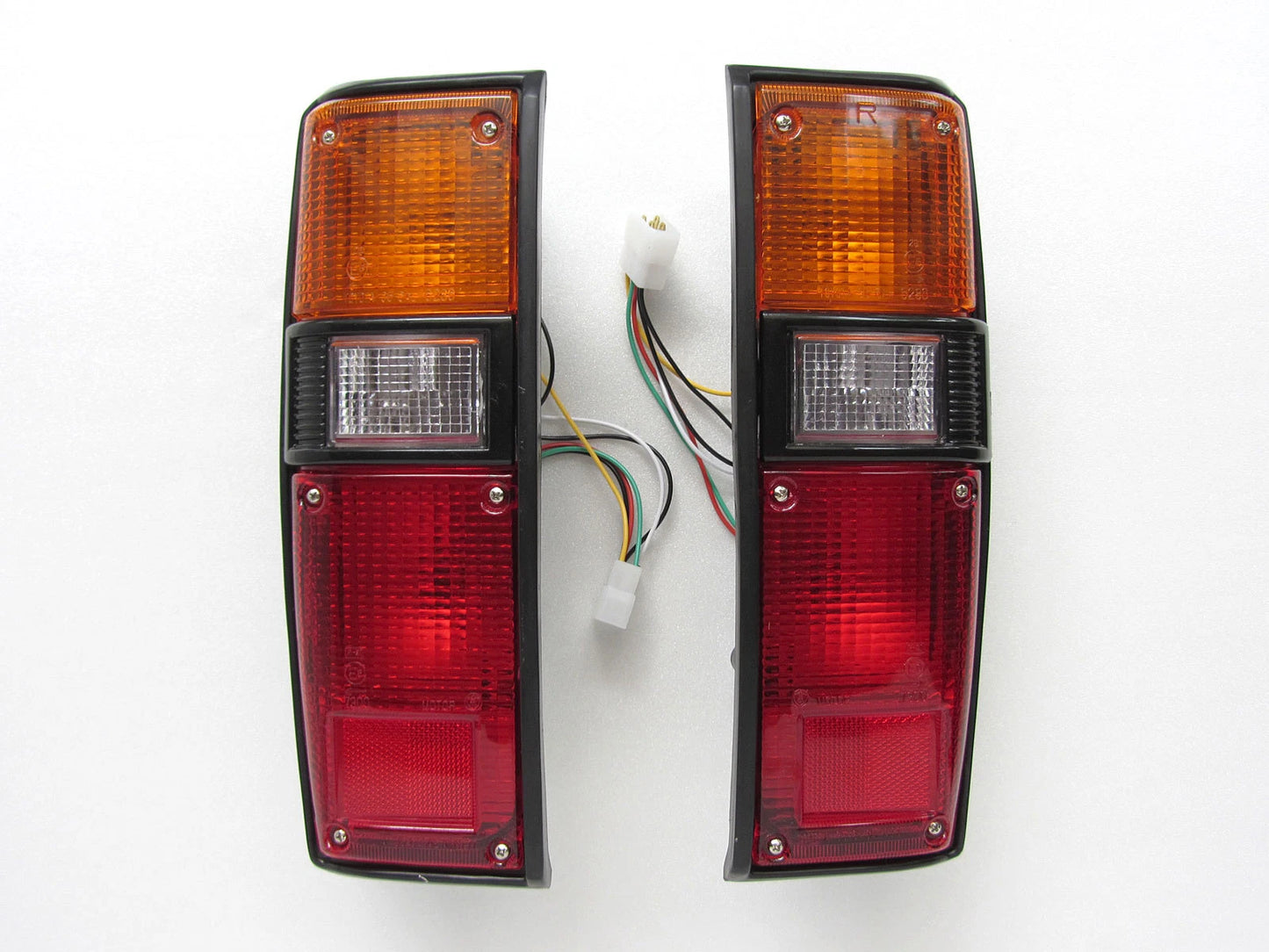 Tail Lights for Toyota Hilux RN30 RN40 LN46 (1978-1988) - 2 x New Tail Lights