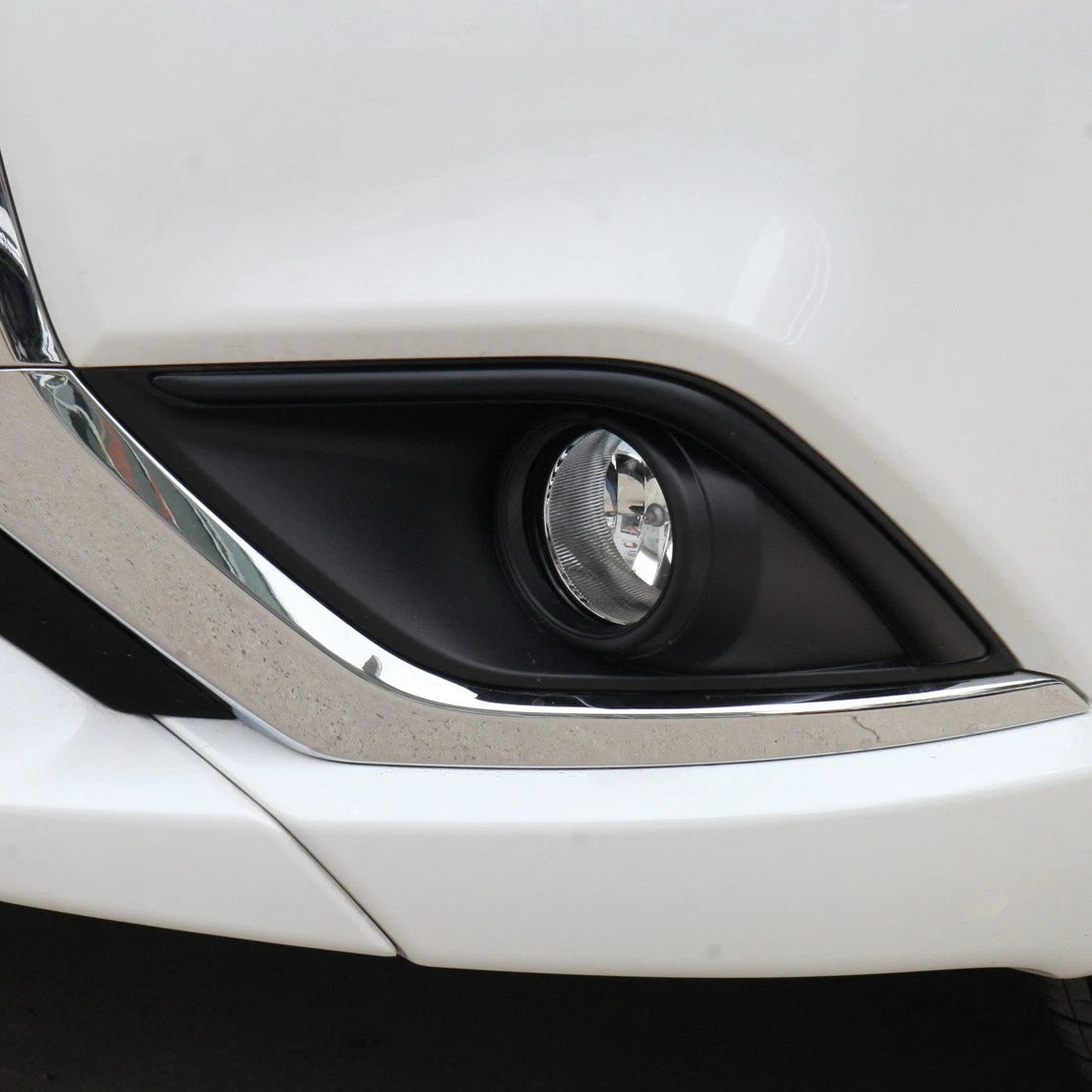 Front Left Fog Light Bezel Cover for Mitsubishi Outlander (2019-2020)
