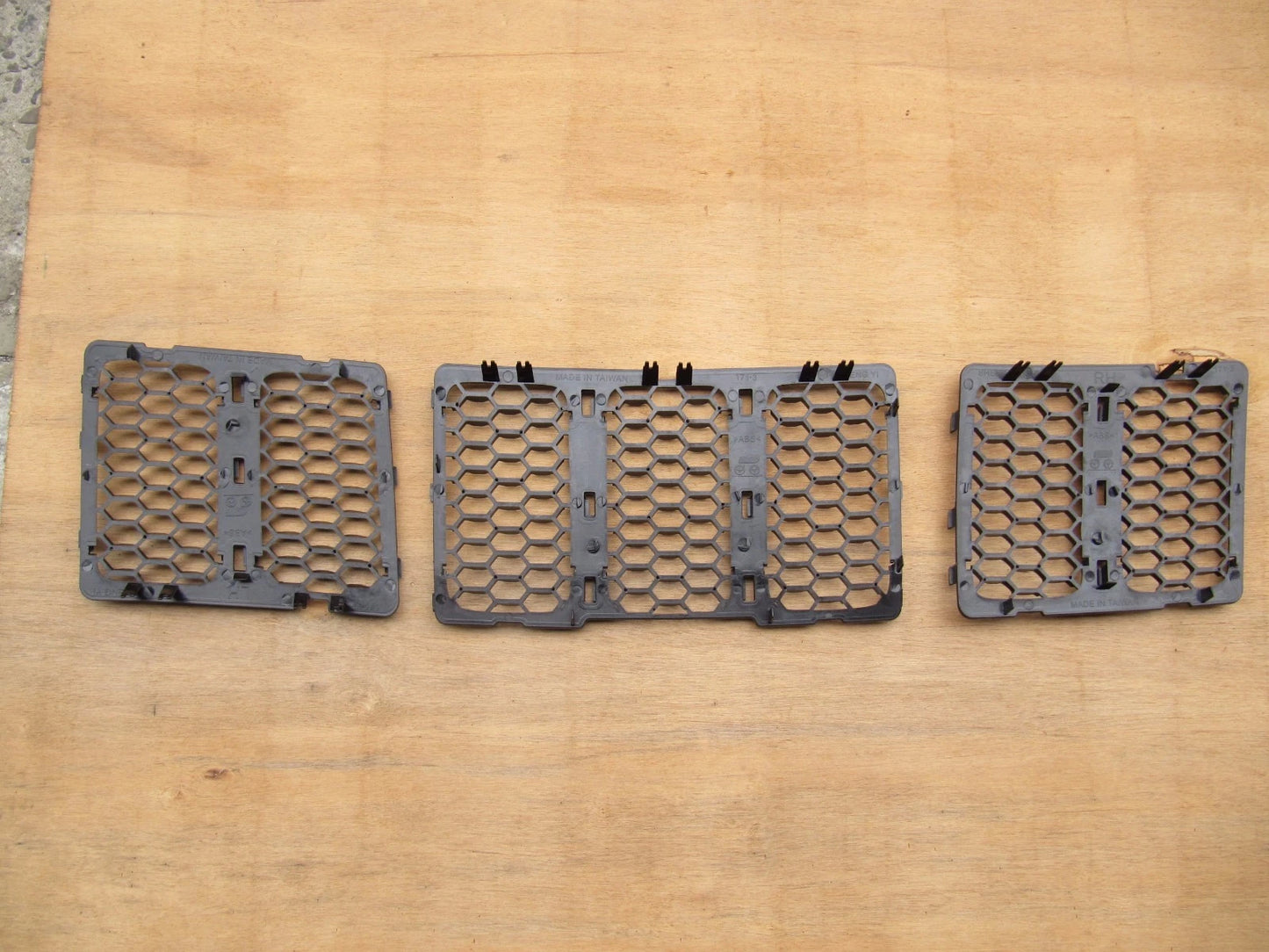 Grill Trim Insert for Jeep Grand Cherokee 2014-2016 (2014-2016)