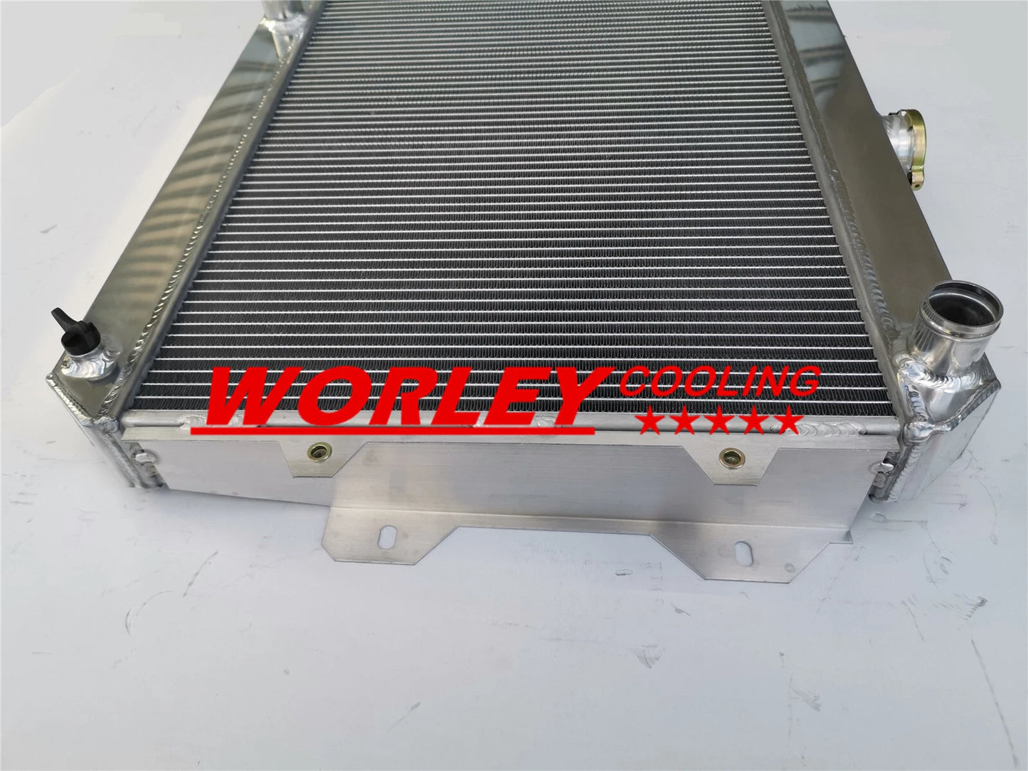 3 Core Aluminum Radiator for Toyota Hilux RN85 RN90 22R 2.0L (1988-1997)
