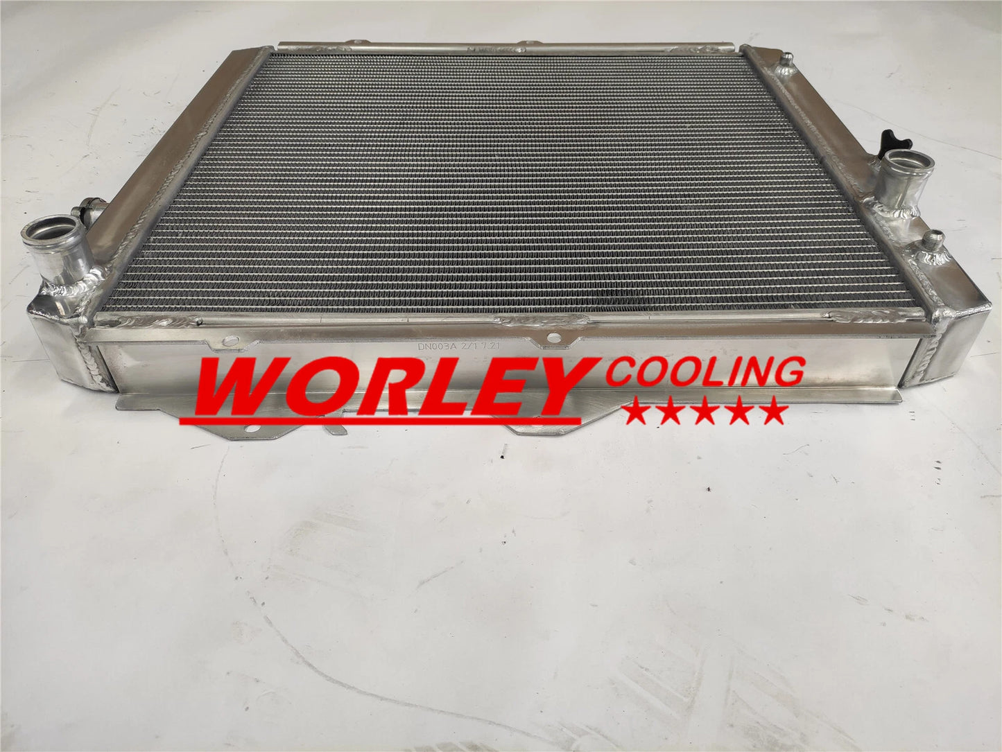 4ROW Aluminum Radiator for Hilux KZN165R 3.0L Diesel 4X2 4X4 (10/97-02/05)