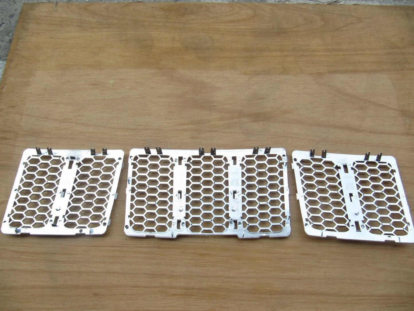 3 x Chrome Front Grille Mesh Inserts for Jeep Grand Cherokee (2014-2016)