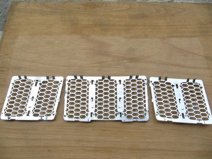 3 x Chrome Front Grille Mesh Inserts for Jeep Grand Cherokee (2014-2016)