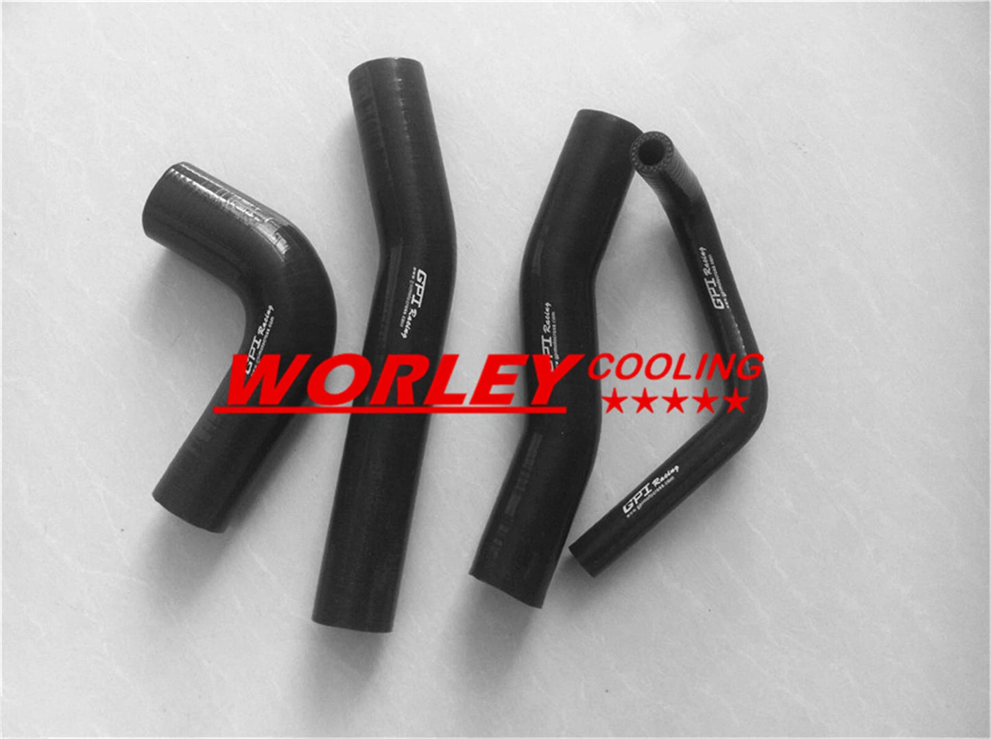 3-Row Aluminum Radiator + Black Hose for Hilux RN105 RN106 RN130 (1997-2005)