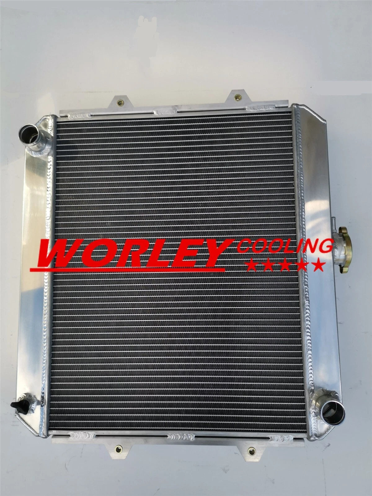 14" Fan & Aluminum Radiator for Toyota Hilux RN85 YN85 22R 1991-1997