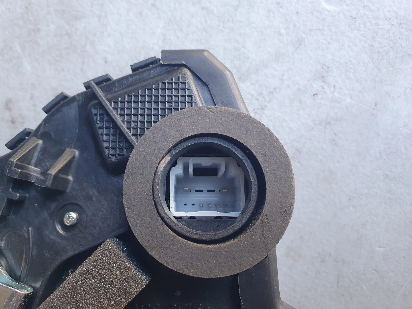 Power Door Lock Mechanism Front Right RH for Toyota Hilux (2005–2015)