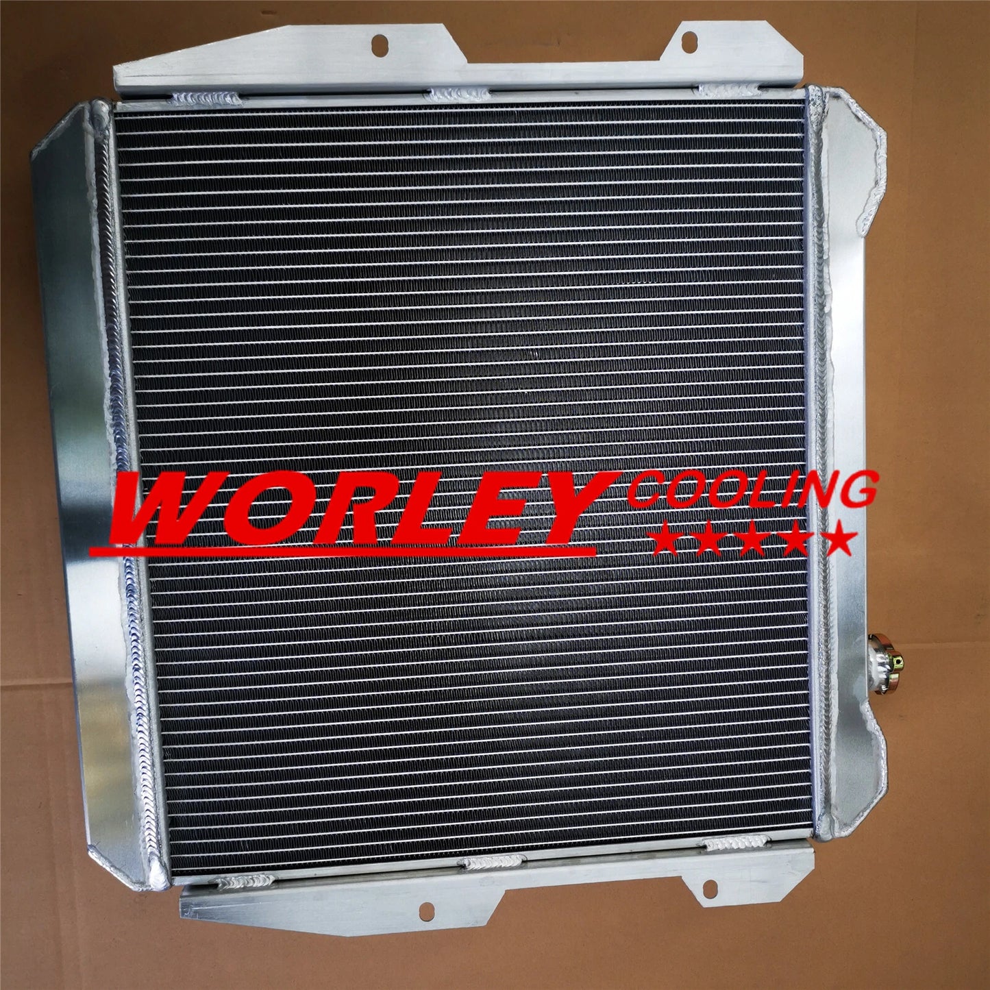 Aluminum Radiator & RED Hose for Toyota Hilux LN60 LN61 LN65 (1984-1997)