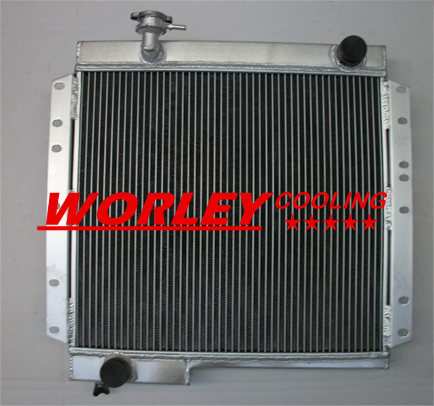62MM 3 Core Aluminum Radiator for Toyota Land Cruiser BJ40 BJ42 (1975-1984)