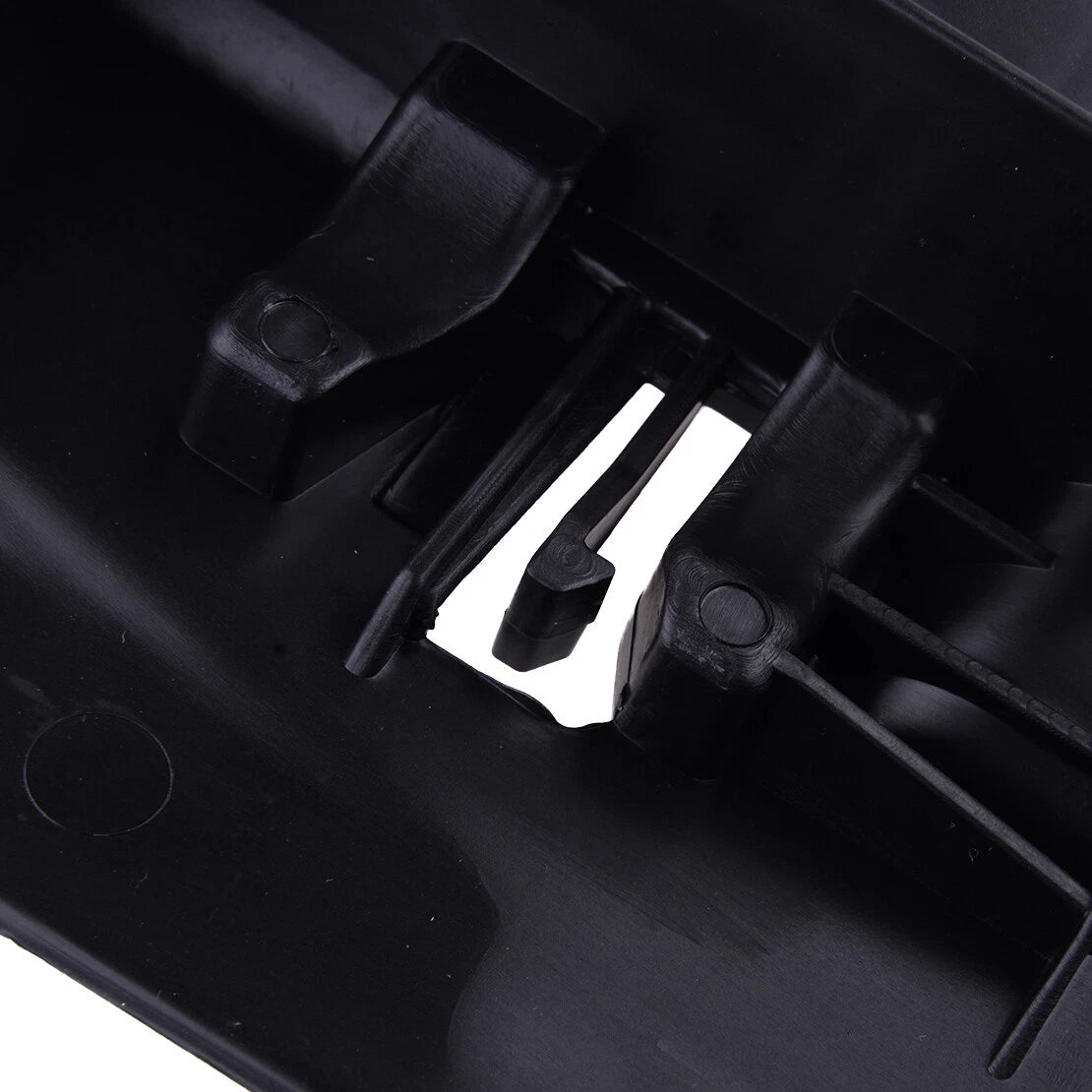 Left Radiator Carrier Bracket for BMW E82 E88 E89 E90 E91 E92 (2007-2013)