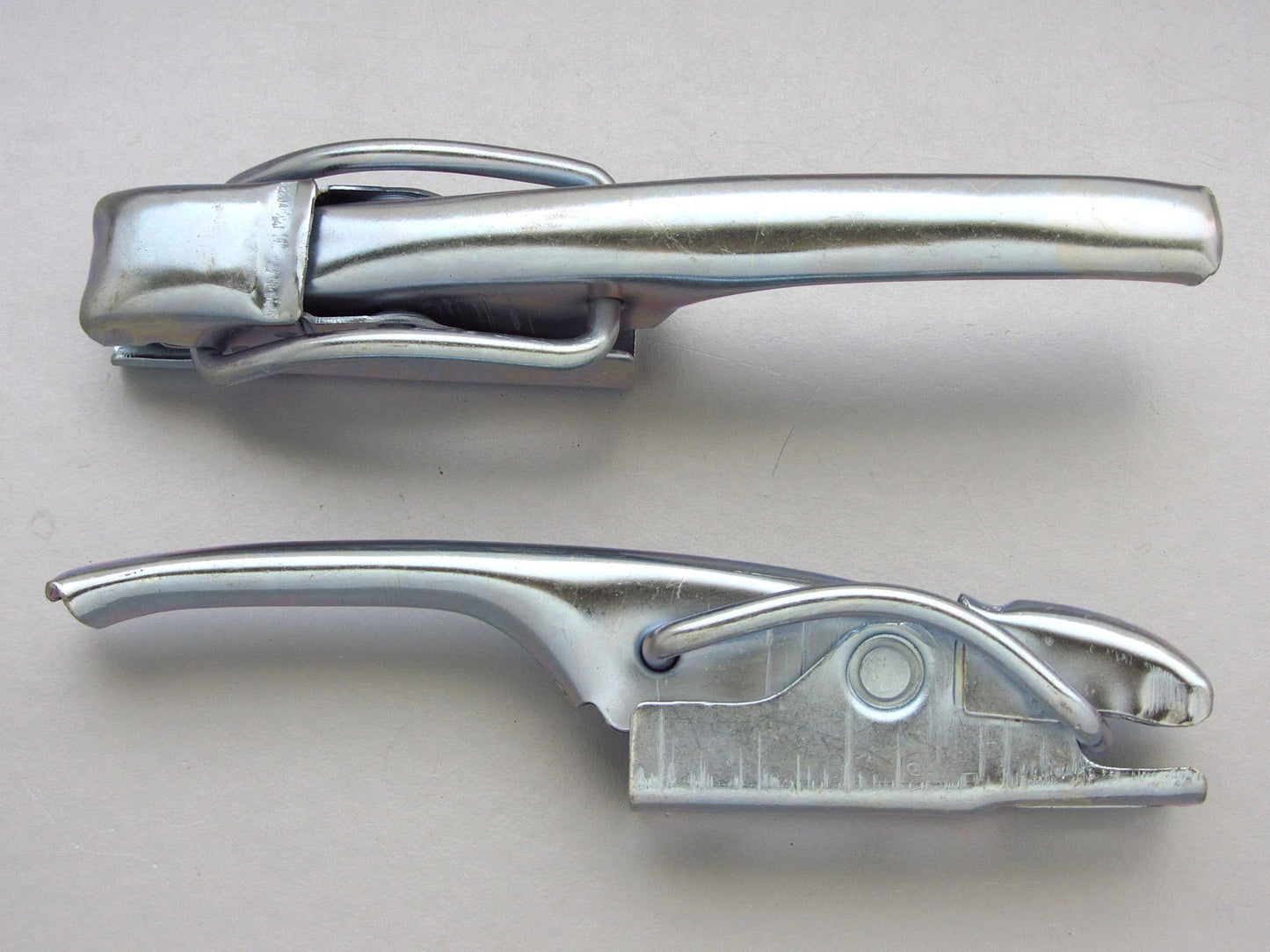 Mitsubishi Triton L200 Tailgate Side Handles 2 x for 1986-1996