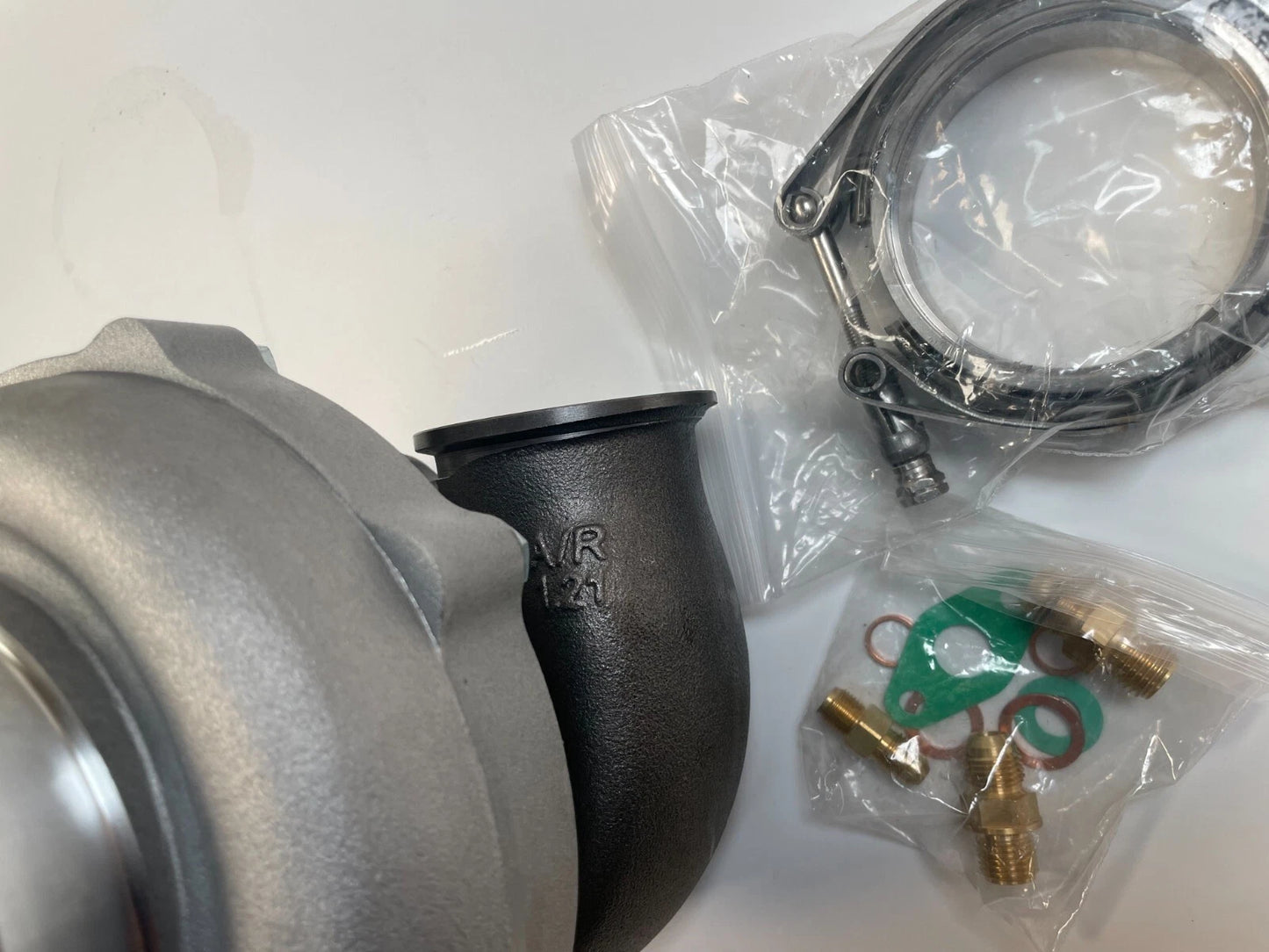 GT30 Upgraded Turbocharger for G30-770 with Ball Bearing V-Band ()