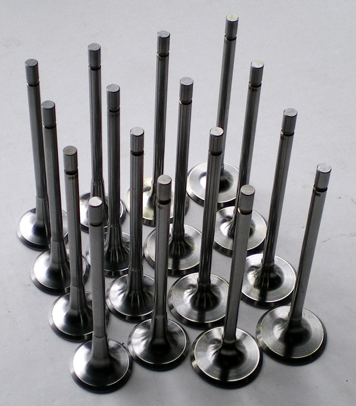 16 x Inlet Exhaust Valves for Clio Kangoo Megane Modus Laguna 1.4 1.6 K4M/K4J