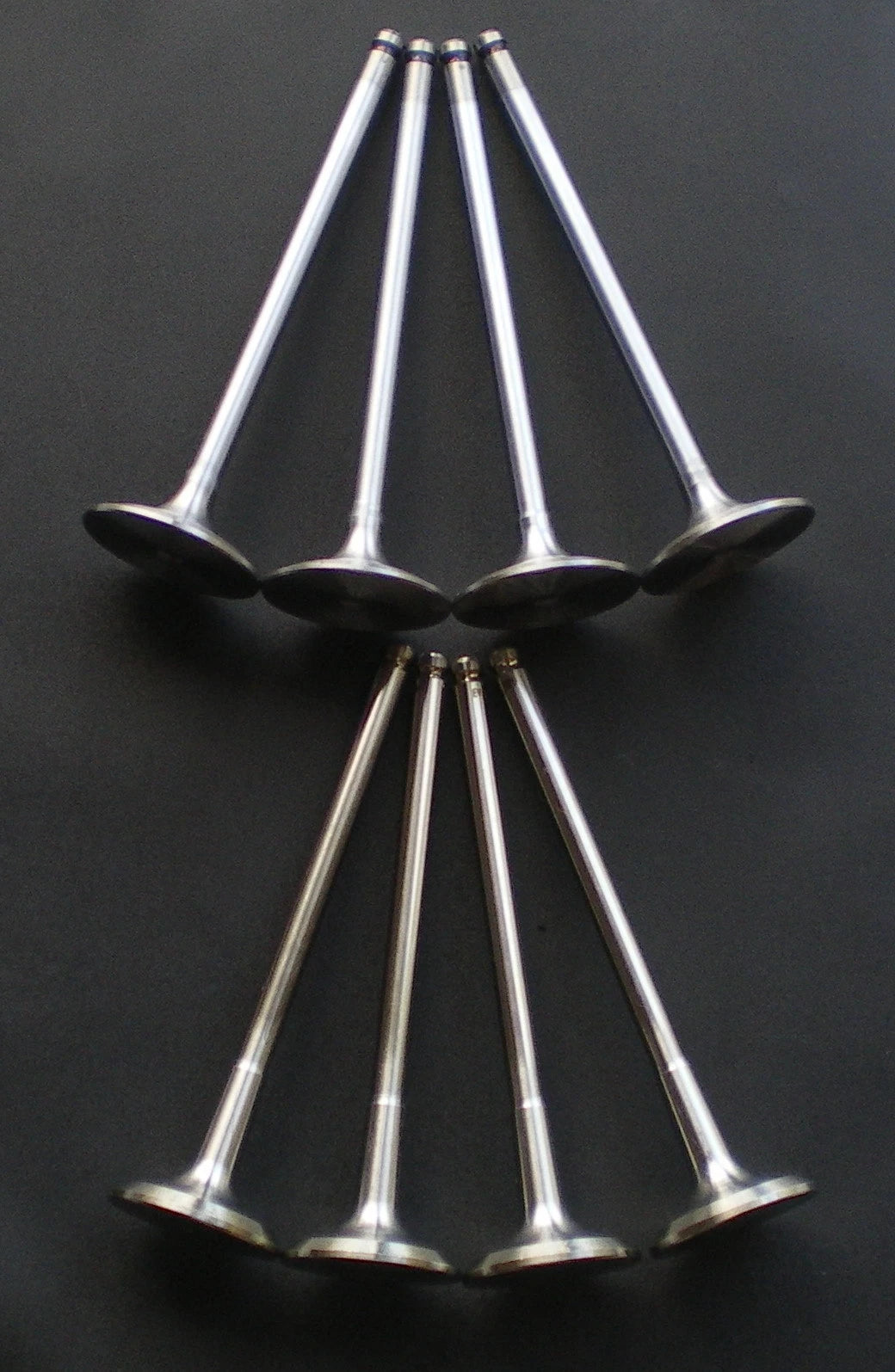 INLET & EXHAUST VALVES X 8 for Renault Clio/Twingo/Kangoo (1997–2006)