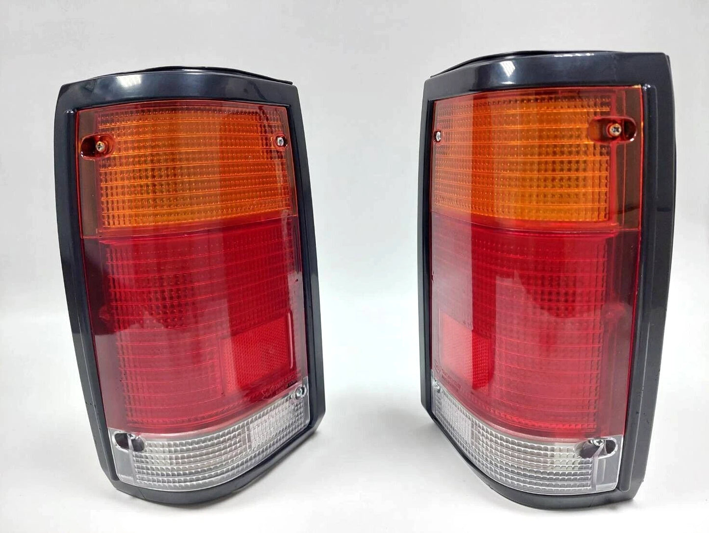 Tail Lights 2 x Rear Lamps for Mazda Bravo, Ford Courier (1985-1998)