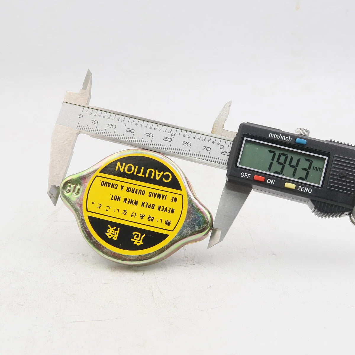 Radiator Cap for Toyota Hilux LN40 LN46 RN30 RN36 1978-1983