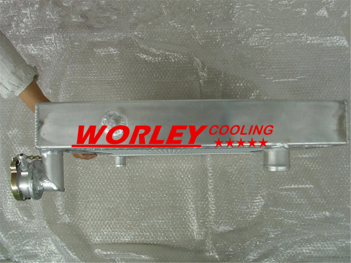 44mm Aluminum Radiator + Fan for Holden Commodore VB VC VH VK V6 (1979-1985)