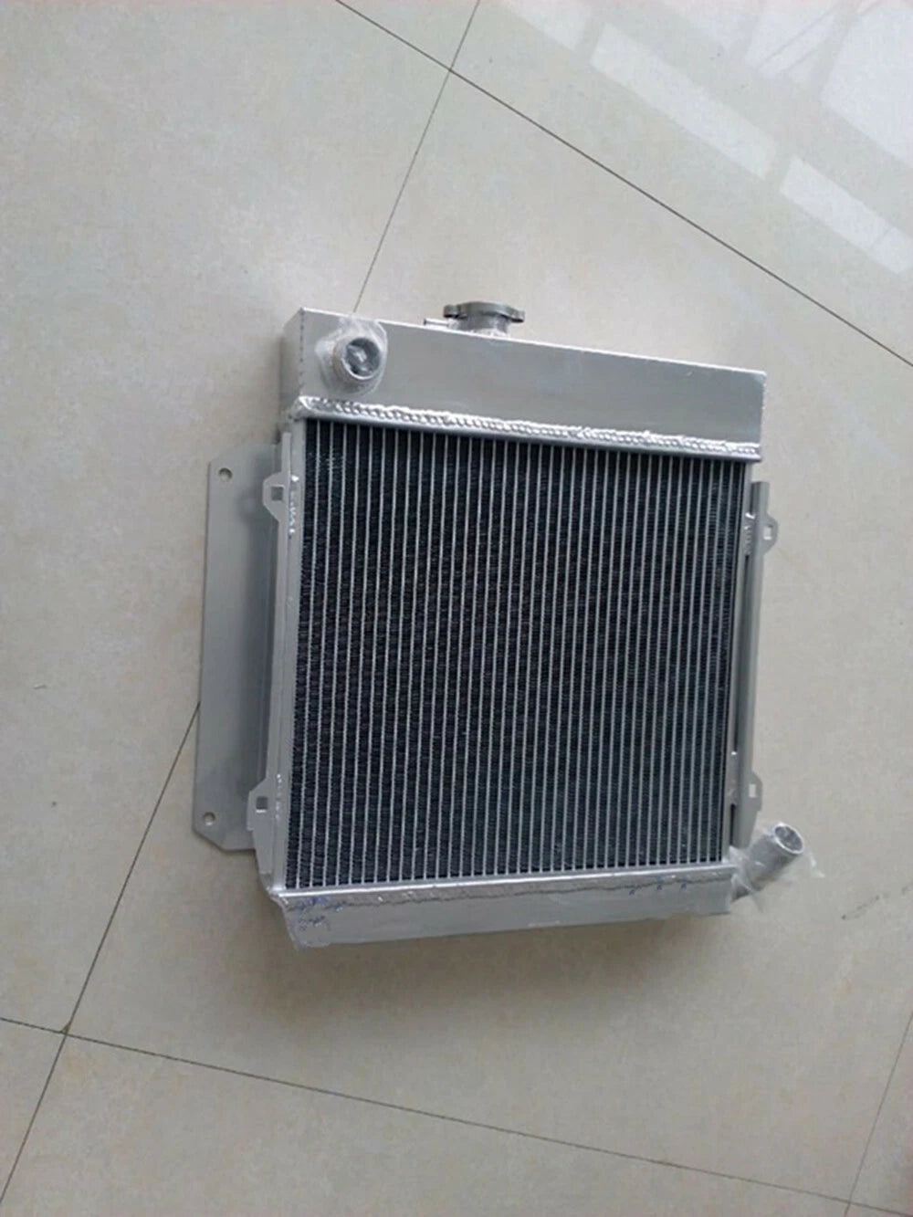Aluminum Alloy Radiator for BMW E10 2002/1802/1602/1600/1502 TII/Turbo (1966-1977)