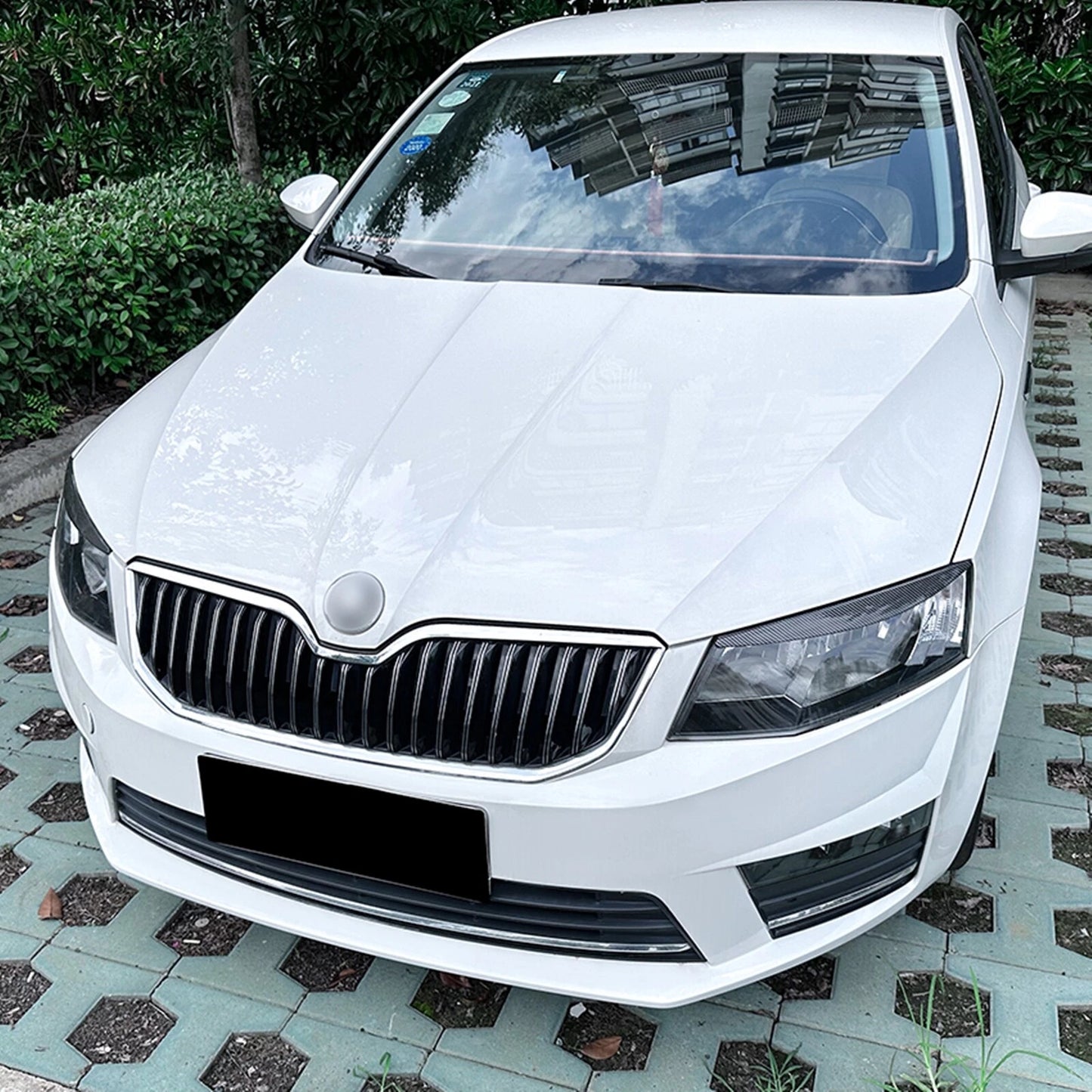 2 x Carbon Look Front Headlight Eyelid Trim for Skoda Octavia (2015-2017)