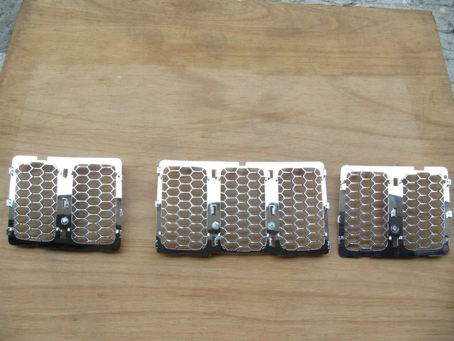 3 x Chrome Front Grille Mesh Inserts for Jeep Grand Cherokee (2014-2016)