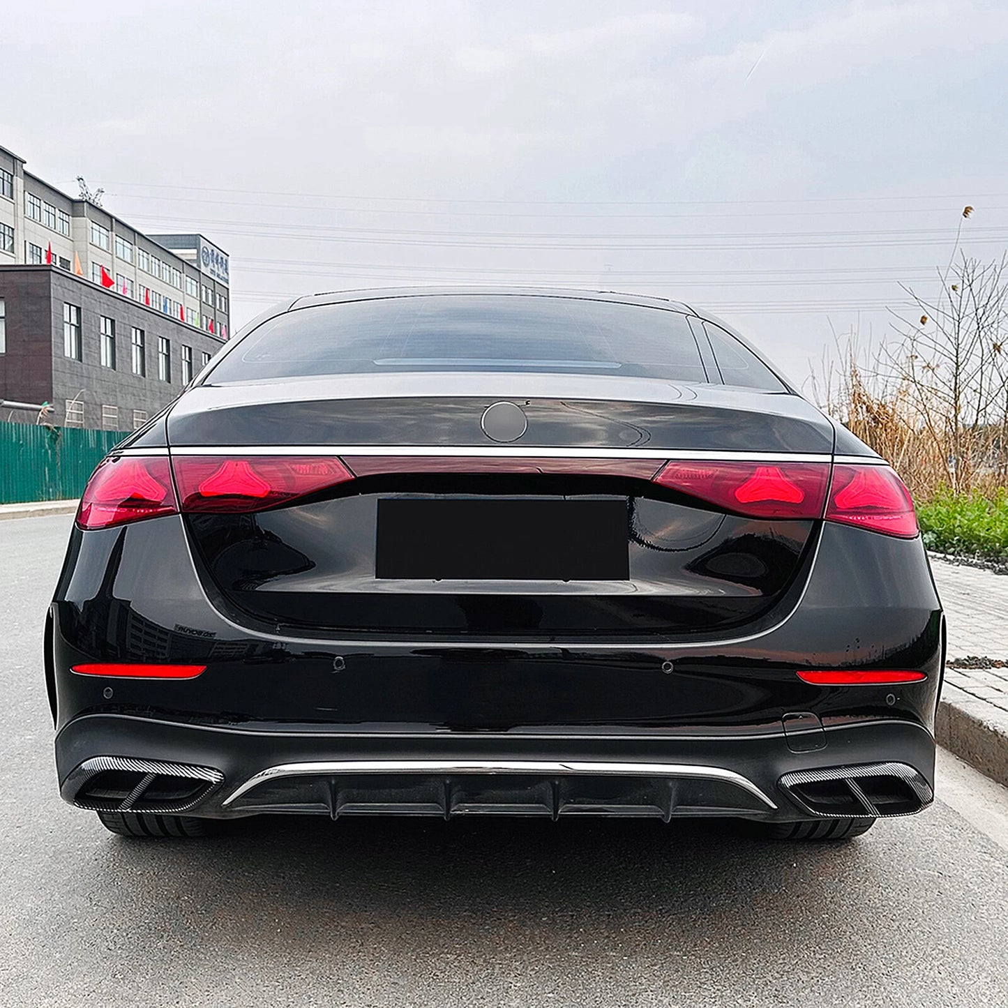 2 x Carbon Look Rear Exhaust Pipe Frame Covers for Benz W214 E260 E300 AMG (2024-)