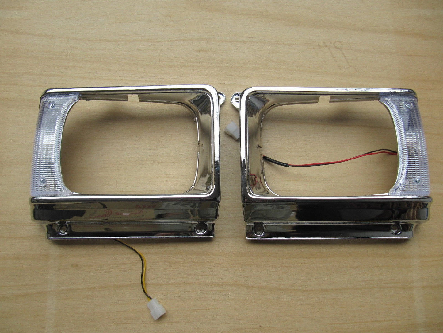 Grill & Light Case Bezel for Toyota Hilux 2WD (1982)