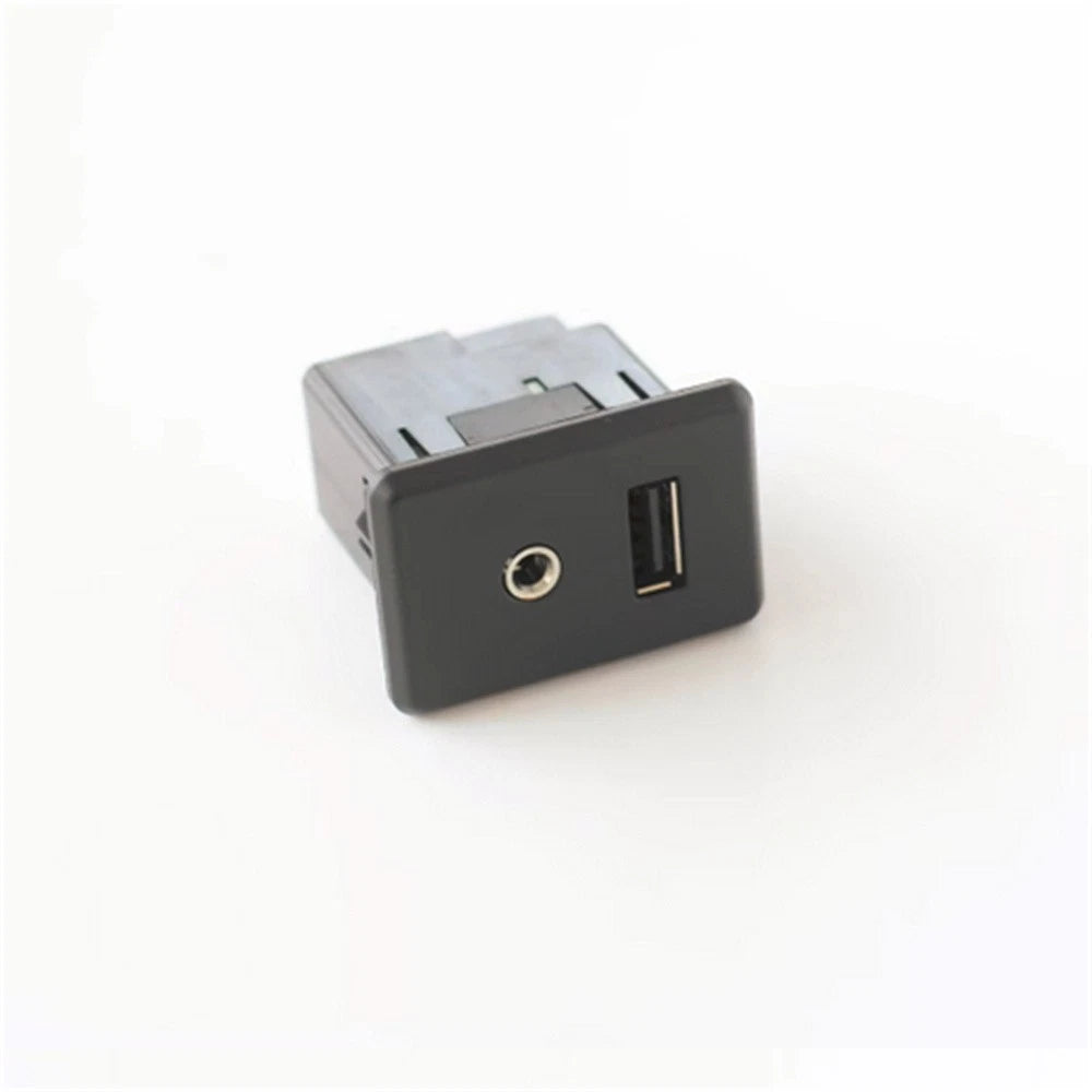 USB & AUX Interface Panel Socket for Nissan Versa Note & Versa (2015-2017)