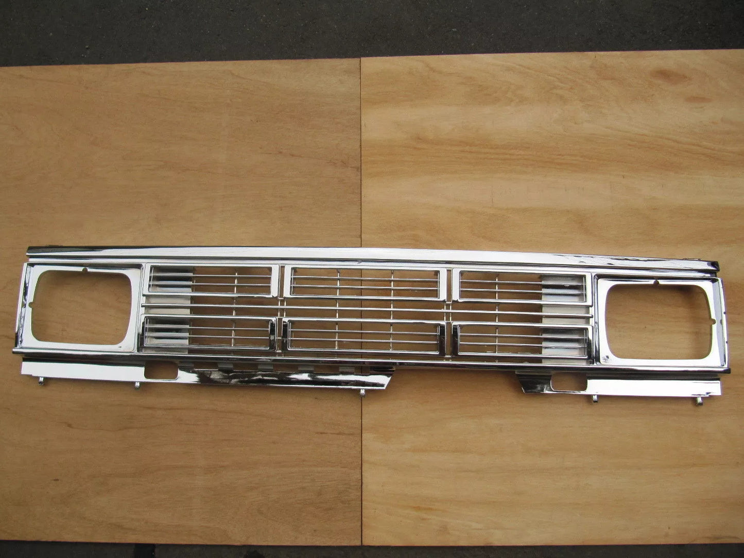 Grill for Nissan 720 Navara Hardbody D21 Pickup (1986-1989)