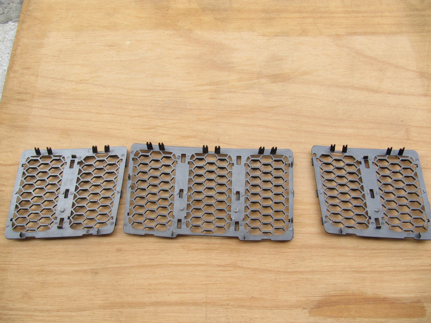Upper Grill Insert Honeycomb Mesh for JEEP Grand Cherokee WK (2014-2016)
