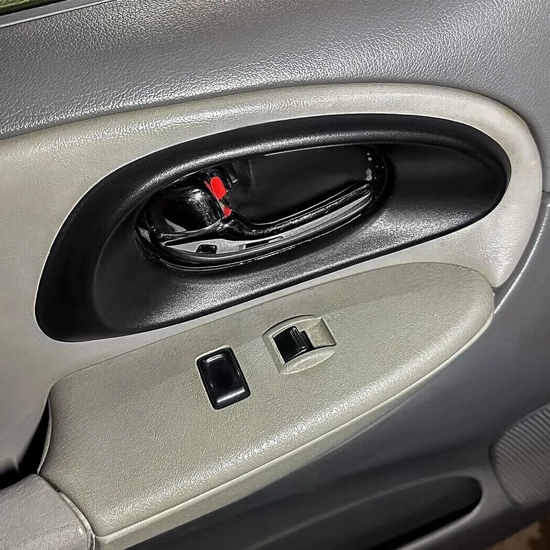 Rear Left Interior Door Handle Trim for Chevrolet Trailblazer (2002-2009)