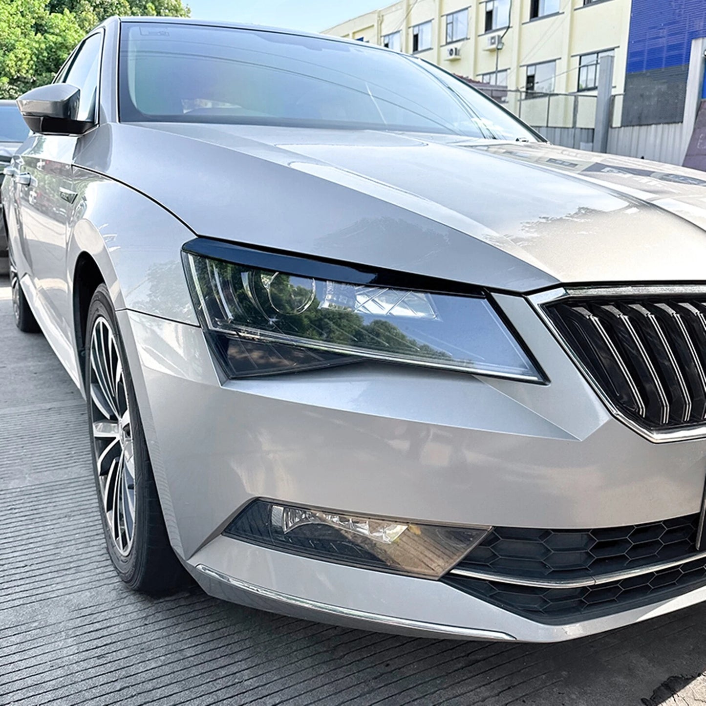 2 x Gloss Black Headlight Eyelid Trim for Skoda Superb B8 (2016-2019)