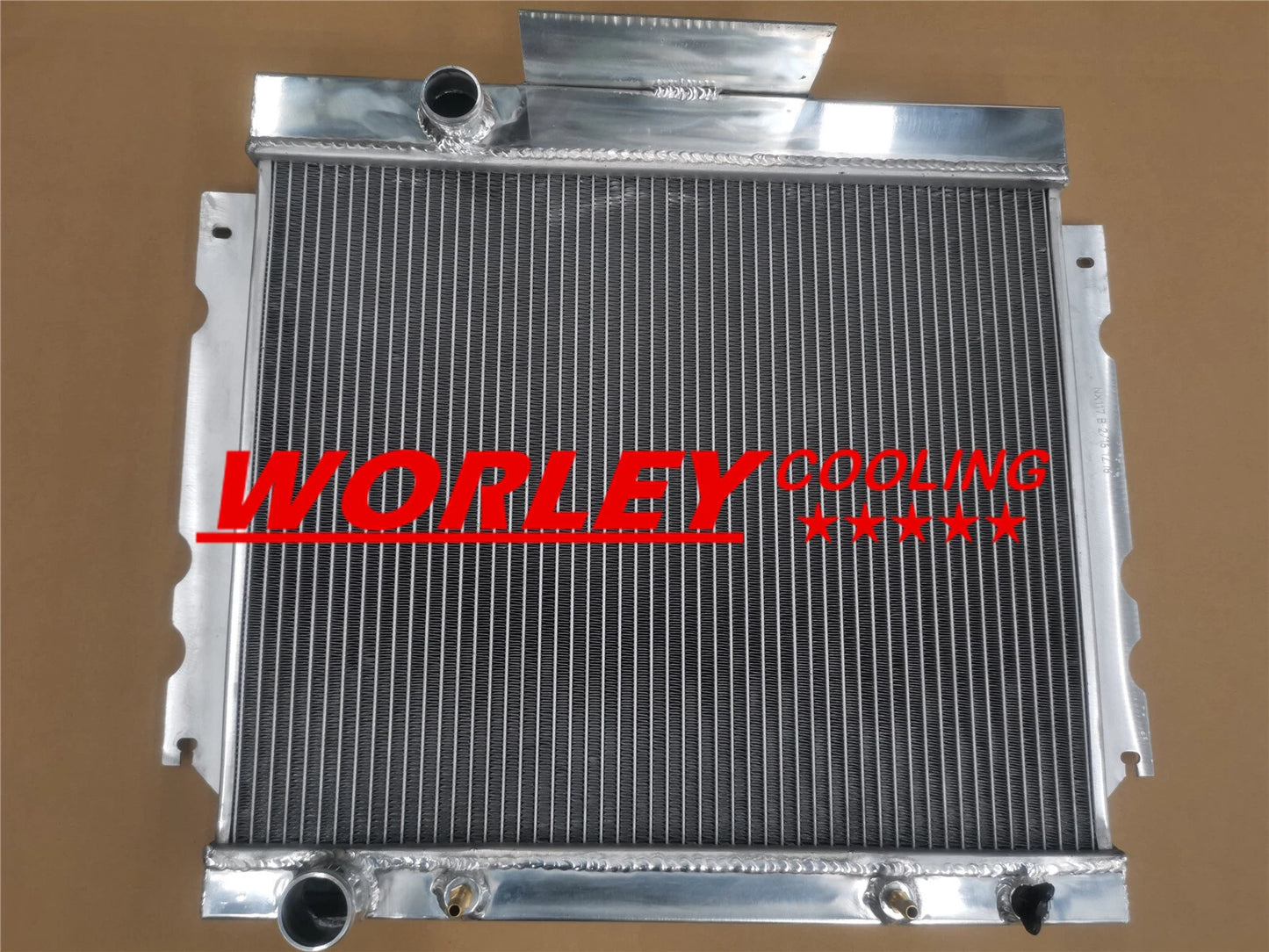 Aluminium Radiator & Fan for Chrysler Valiant Series VG VJ HEMI 6 Cyl (70-76)