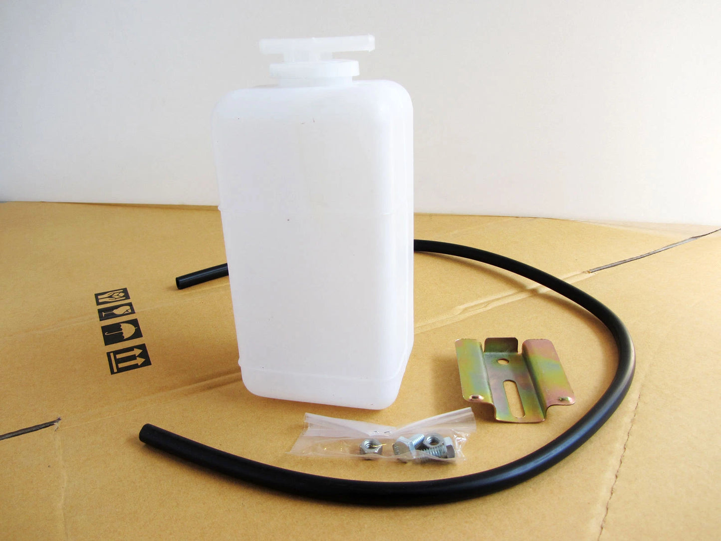 Radiator Overflow Bottle Tank for Toyota Celica TA22 TA23 TA27 RA25 RA28 RA29