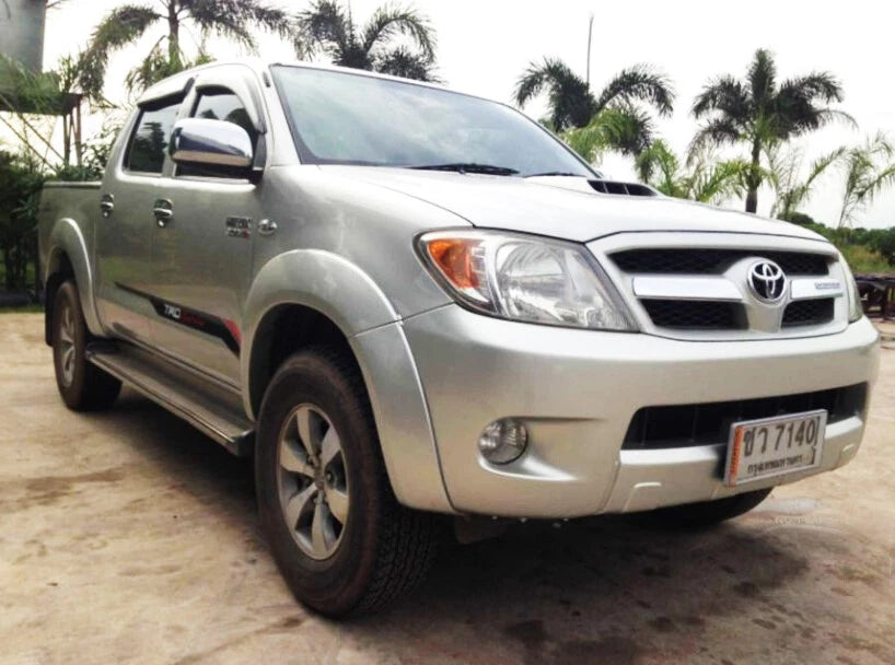 Chrome Side Vent Door Cover Trim for Toyota Hilux Vigo Fortuner (2005-2012)