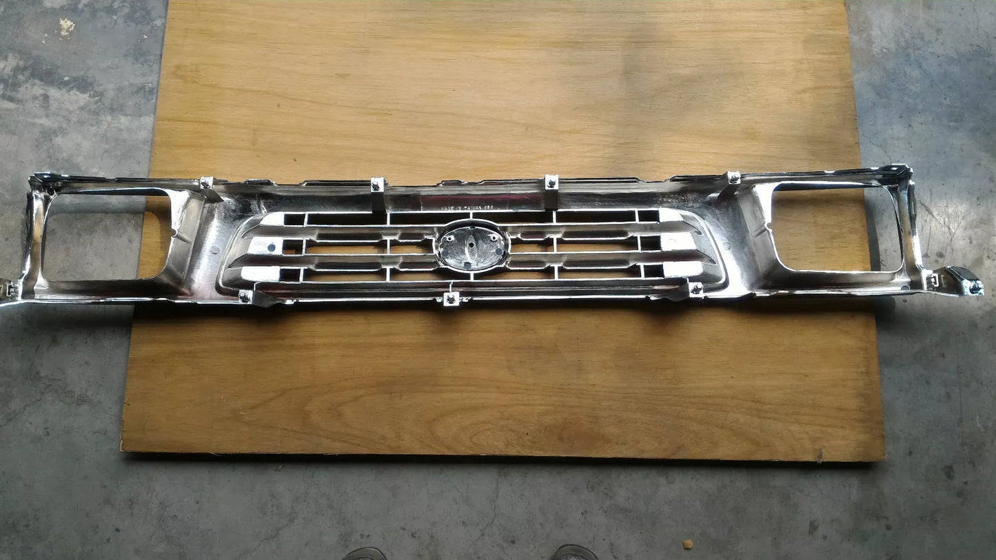 Grill for Toyota Hilux 2WD (1998-2001) - Chrome-Painted with Clips